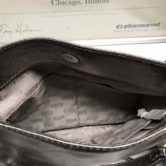 **SOLD** Michael Kors Silver metallic shoulder bag - Picture 3 of 3